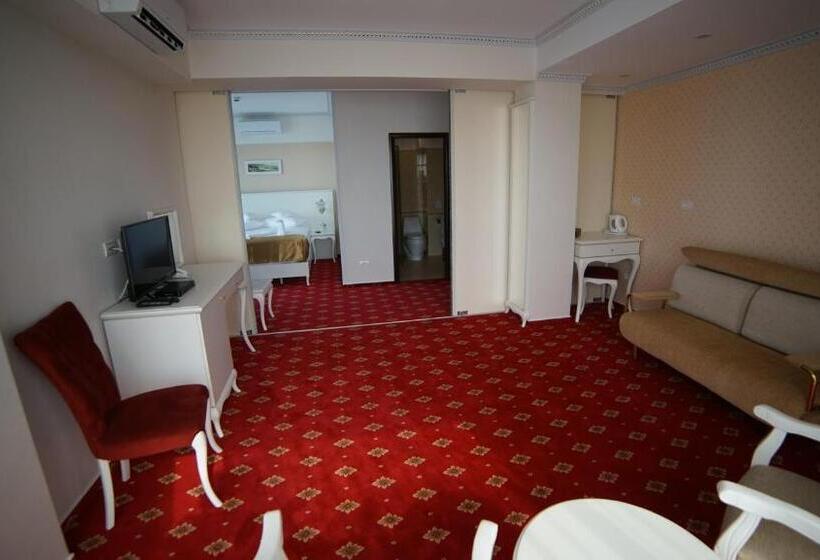 סוויטת ג'וניור עם מרפסת, Msr Port