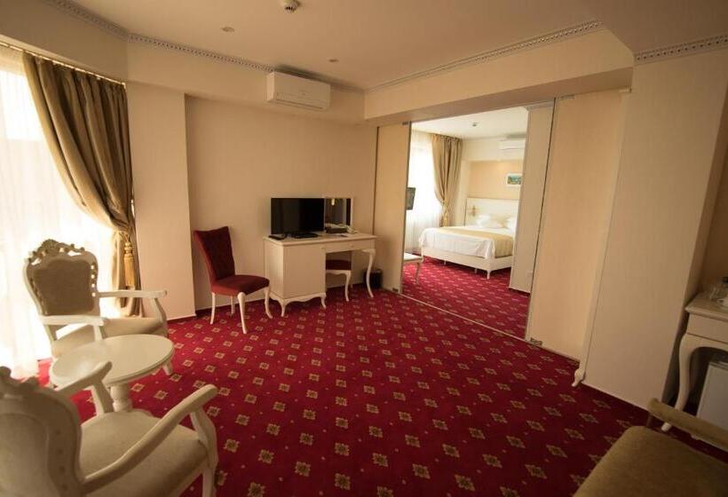 סוויטת ג'וניור נוף לים, Msr Port