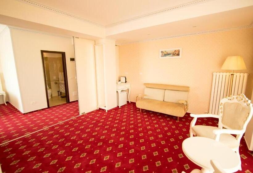 סוויטת ג'וניור נוף לים, Msr Port