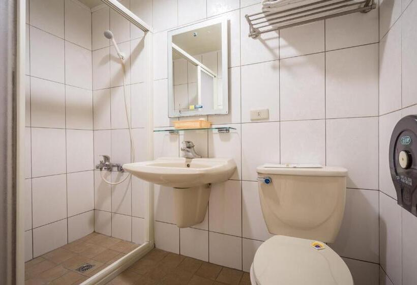 اتاق استاندارد با تخت بزرگ, Yadi