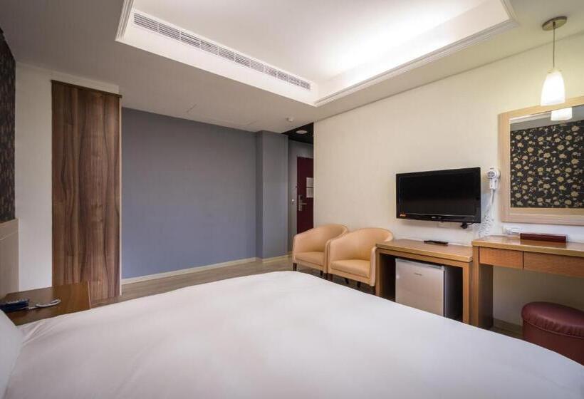 اتاق استاندارد با تخت بزرگ, Yadi