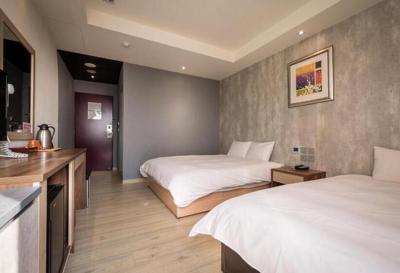 اتاق راحتی سه تخته, Yadi