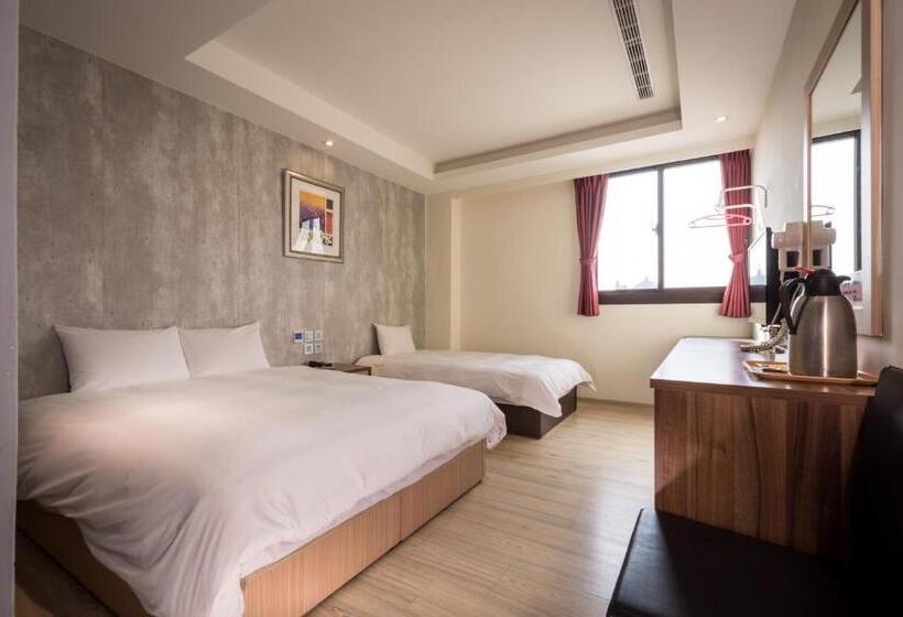 اتاق راحتی سه تخته, Yadi