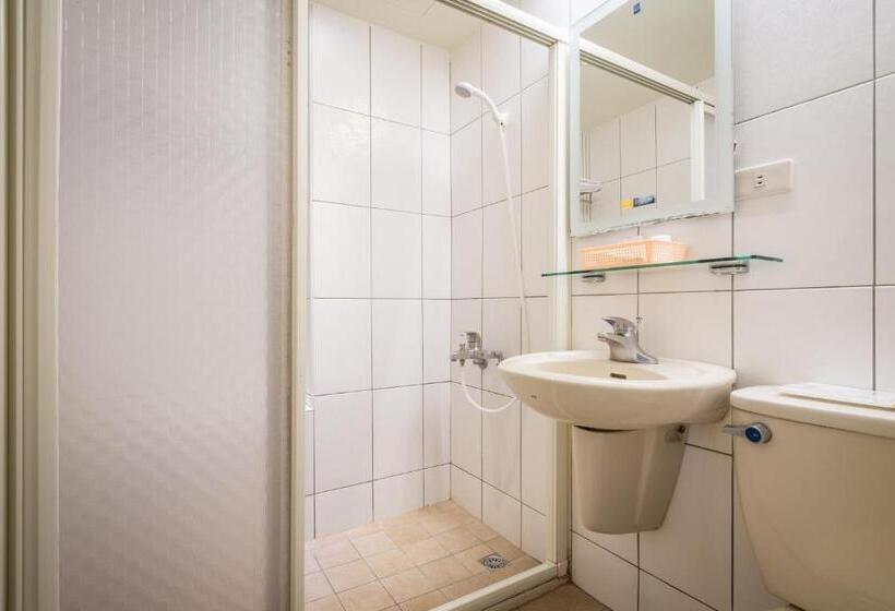 Economy Quadruple Room, Yadi