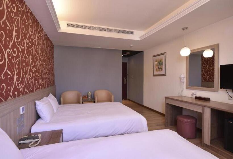 Economy Quadruple Room, Yadi