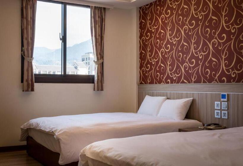 Economy Quadruple Room, Yadi