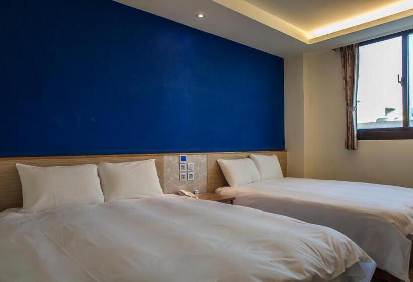Economy Quadruple Room, Yadi