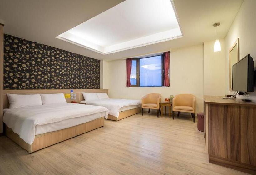 اتاق استاندارد چهار تخته, Yadi