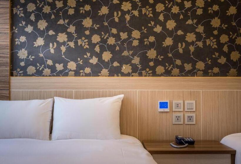 اتاق سوپریور خانوادگی, Yadi