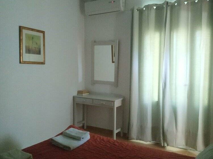 דירת אקזקיוטיב, חדר שינה 1, To Spiti Tou Papa Sto Vouno