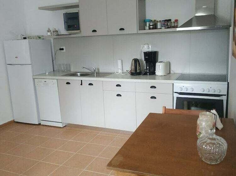 דירת אקזקיוטיב, חדר שינה 1, To Spiti Tou Papa Sto Vouno