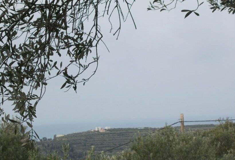 דירת אקזקיוטיב, חדר שינה 1, To Spiti Tou Papa Sto Vouno