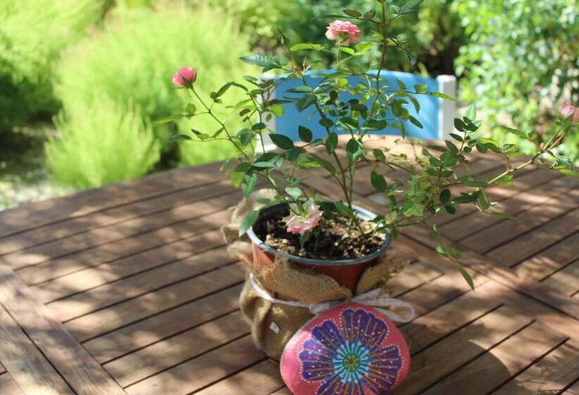 דירת אקזקיוטיב, חדר שינה 1, To Spiti Tou Papa Sto Vouno