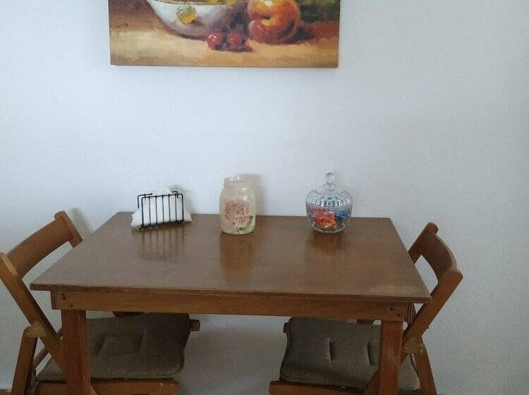 דירת אקזקיוטיב, חדר שינה 1, To Spiti Tou Papa Sto Vouno