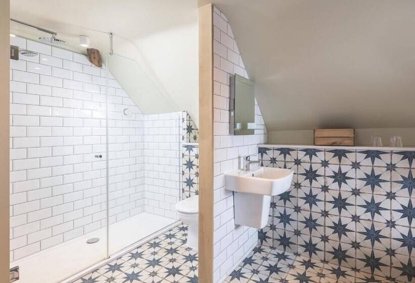 غرفة ديلوكس مطلّة علي البحر, Rock Point Inn