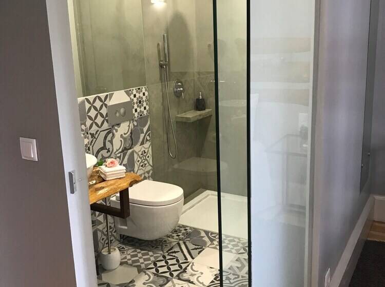 سوییت لوکس, Goodtime Marquês Suites