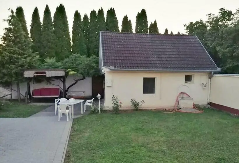بانگلوی استاندارد, Magic Holiday Vendégház