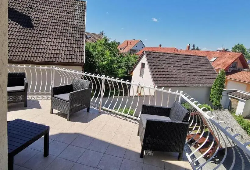 اتاق استاندارد با سرویس بهداشتی مشترک, Magic Holiday Vendégház