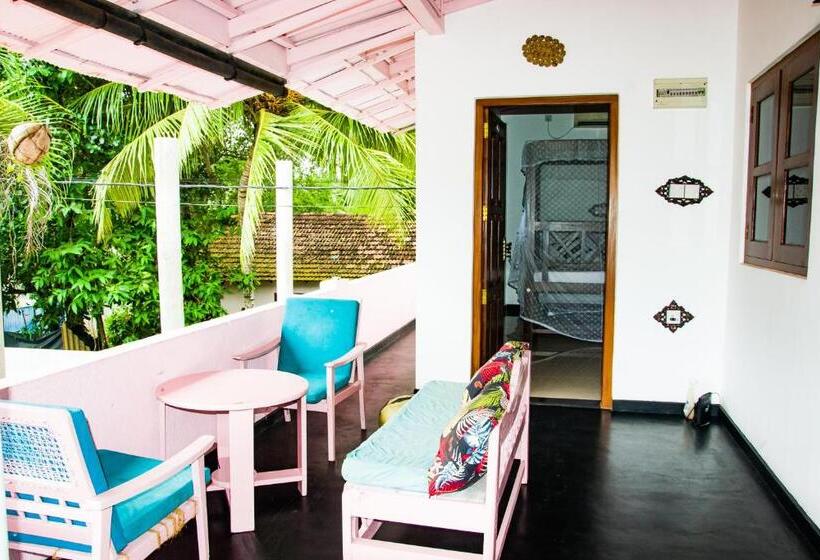 חדר דלוקס עם מרפסת, Mommy House Unawatuna Nalaka