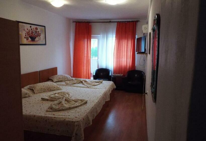 غرفة قياسية ثلاثية, Vila Efor