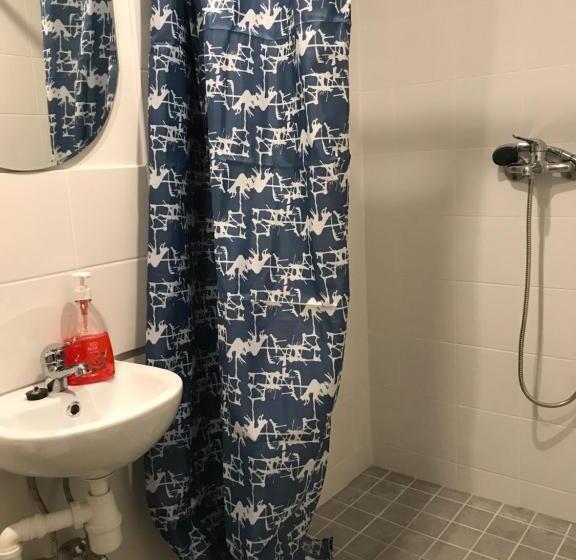 اتاق اکونومی, Süda Hostel