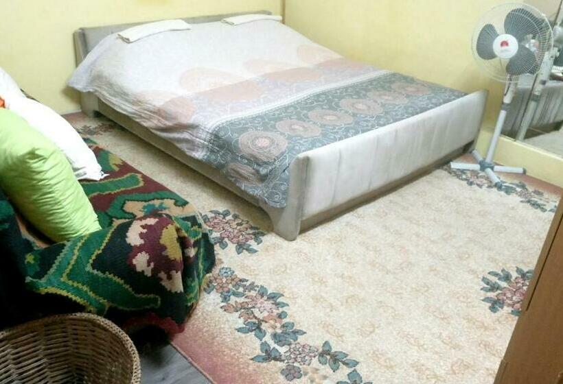 اتاق استاندارد سه نفره, S&z Hostel