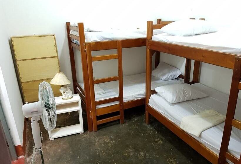 تختخواب در اتاق مشترک, Urcututo House Iquitos