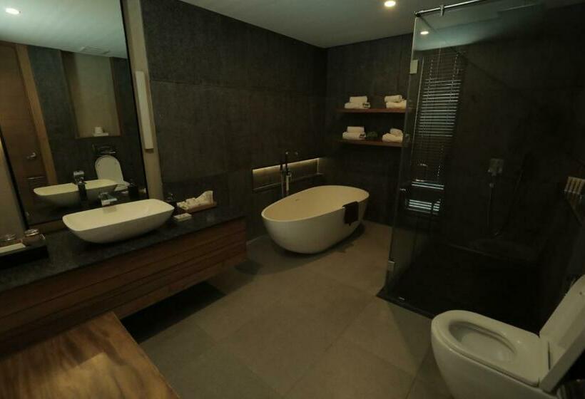 غرفة عائلية, Escala Tagaytay