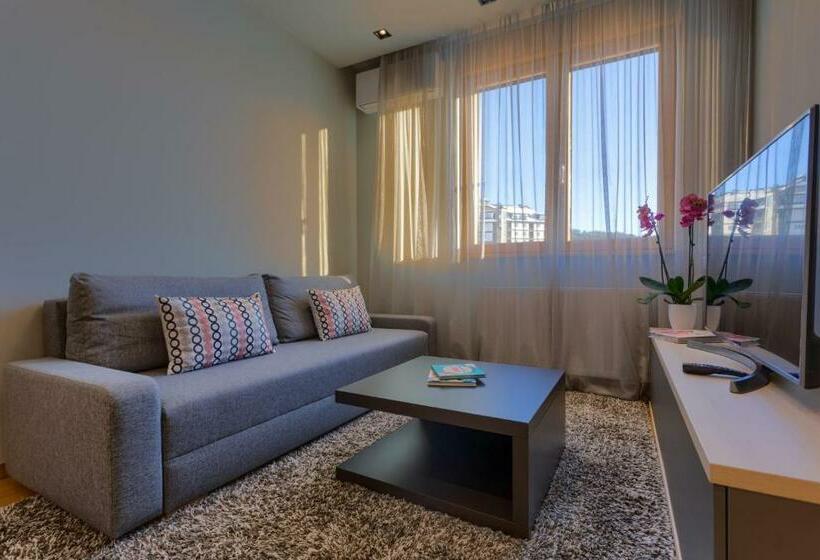 آپارتمان 1 خوابه با چشمانداز, Kalman Spa&gym