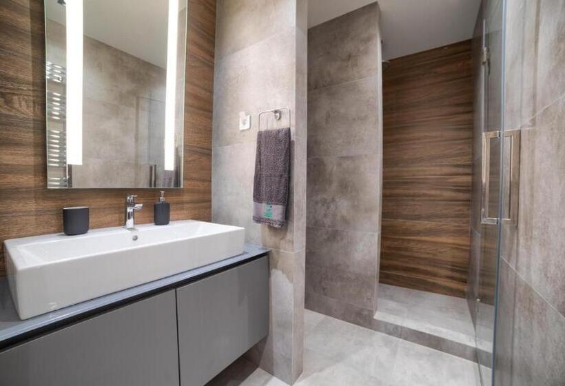 1 Bedroom Penthouse Apartment, Kalman Spa&gym