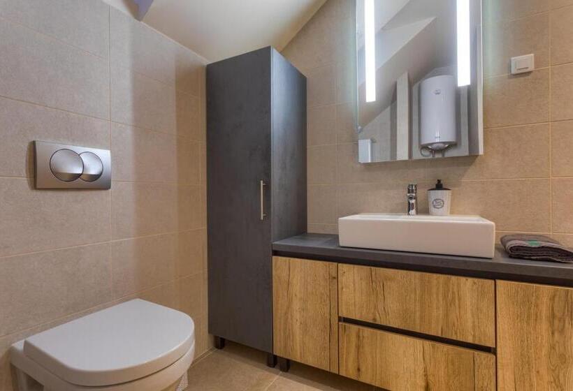 1 Bedroom Penthouse Apartment, Kalman Spa&gym