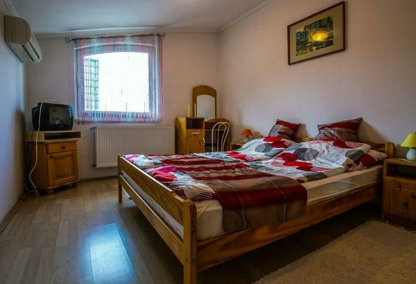דירת חדר, Kis Gast Panoráma Apartman