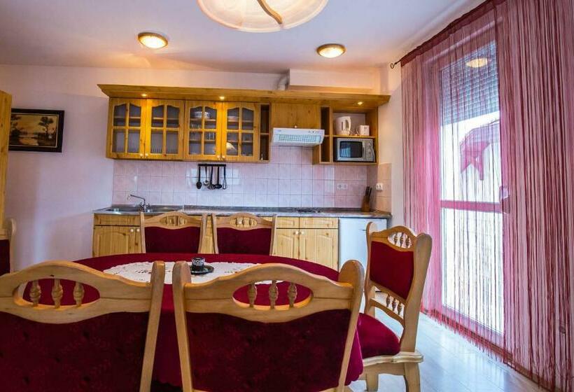 דירת חדר, Kis Gast Panoráma Apartman