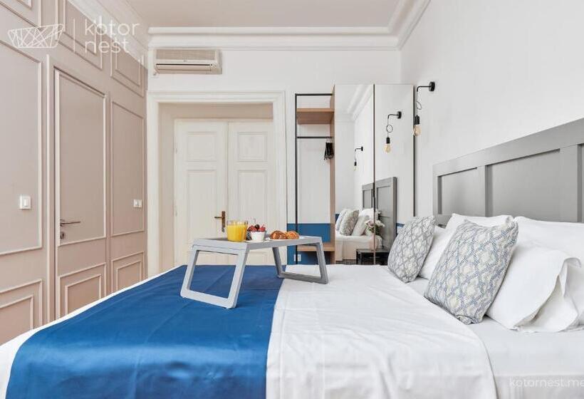 اتاق لوکس با تخت بزرگ, Kotor Nest