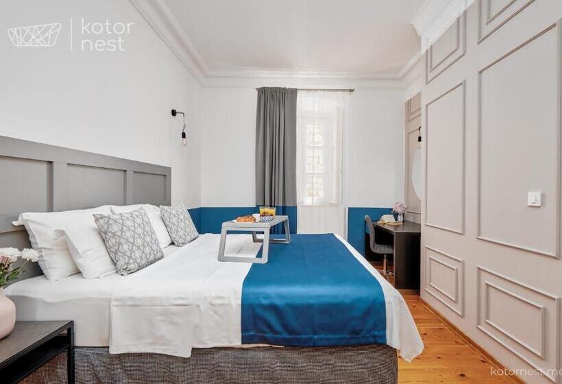 اتاق لوکس با تخت بزرگ, Kotor Nest