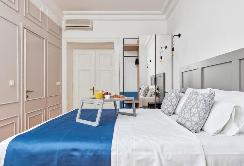 اتاق لوکس با تخت بزرگ, Kotor Nest