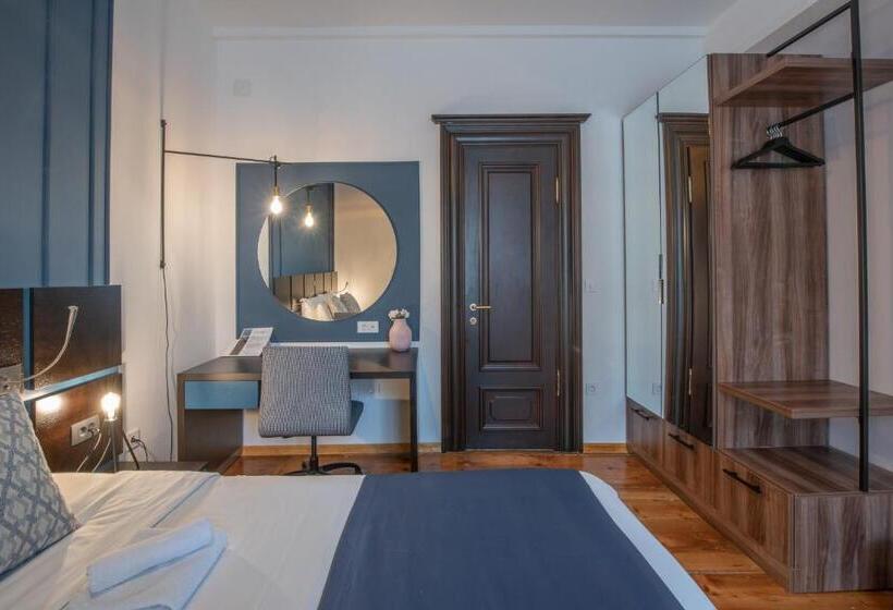 اتاق عادی, Kotor Nest