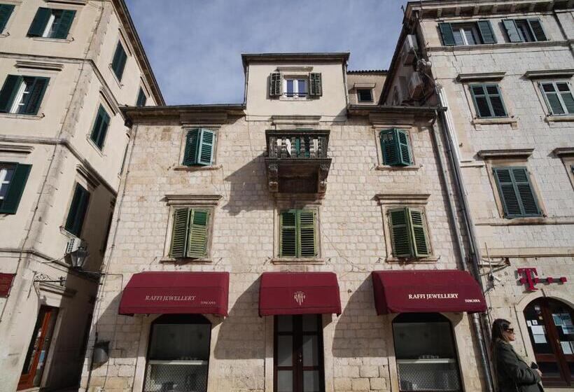 اتاق استاندارد, Kotor Nest