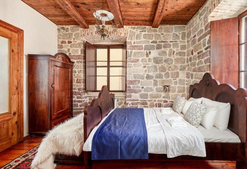 آپارتمان 3 خوابه, Kotor Nest