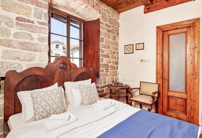 آپارتمان 3 خوابه, Kotor Nest