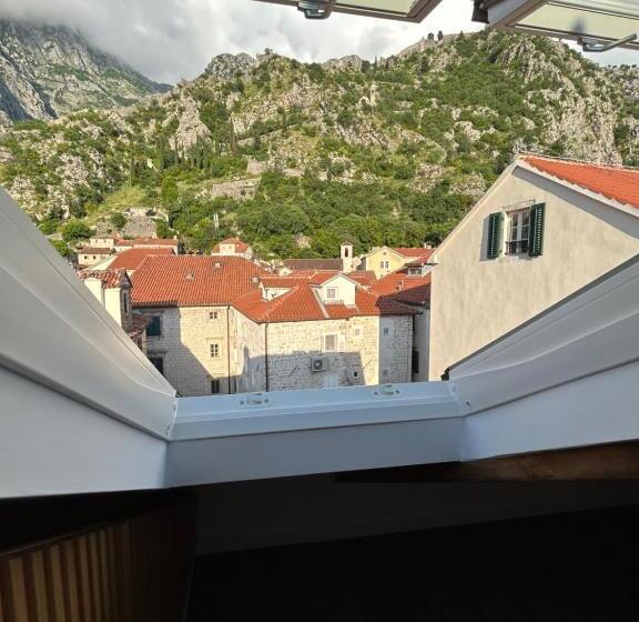 آپارتمان 1 خوابه با تراس, Kotor Nest