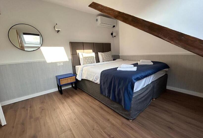 اتاق استاندارد با سرویس بهداشتی مشترک, Kotor Nest