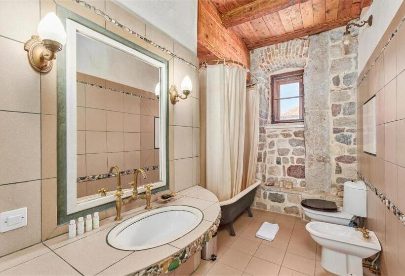 آپارتمان 3 خوابه, Kotor Nest