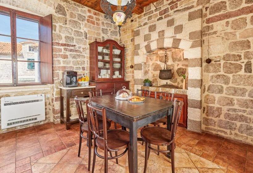 آپارتمان 3 خوابه, Kotor Nest