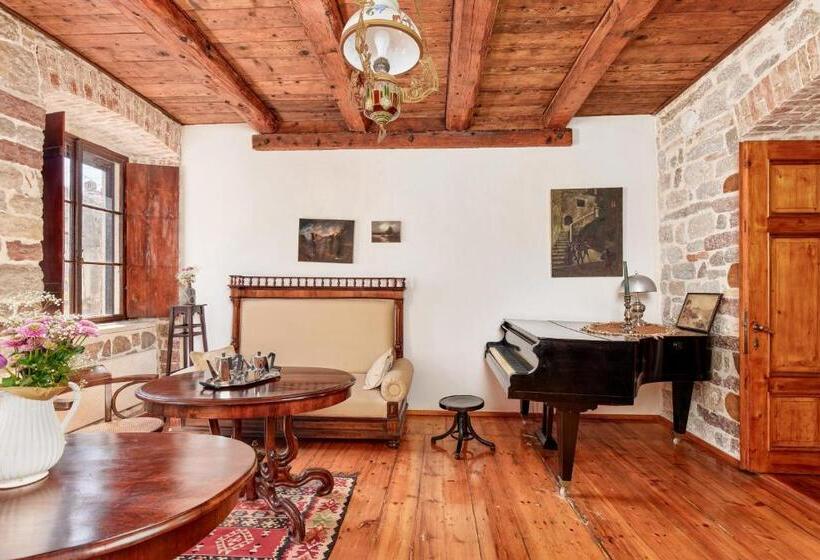 آپارتمان 3 خوابه, Kotor Nest