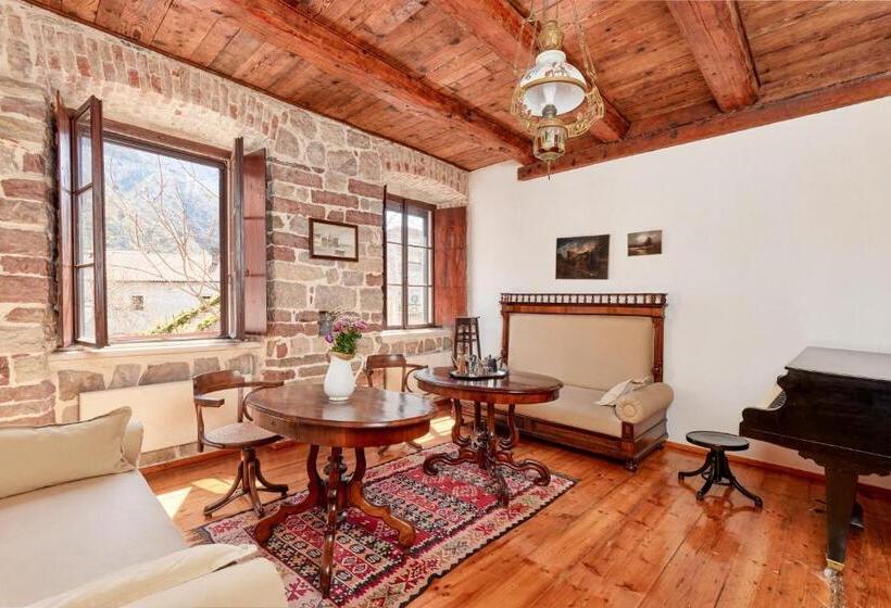 آپارتمان 3 خوابه, Kotor Nest