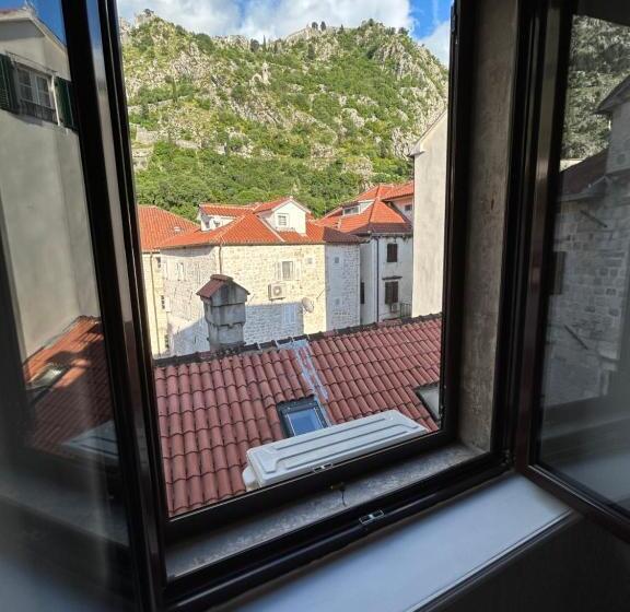 آپارتمان 1 خوابه با تراس, Kotor Nest