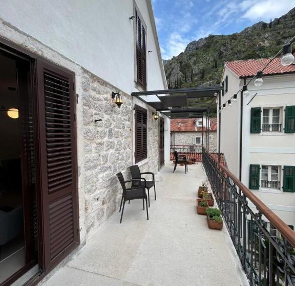 آپارتمان 1 خوابه با تراس, Kotor Nest