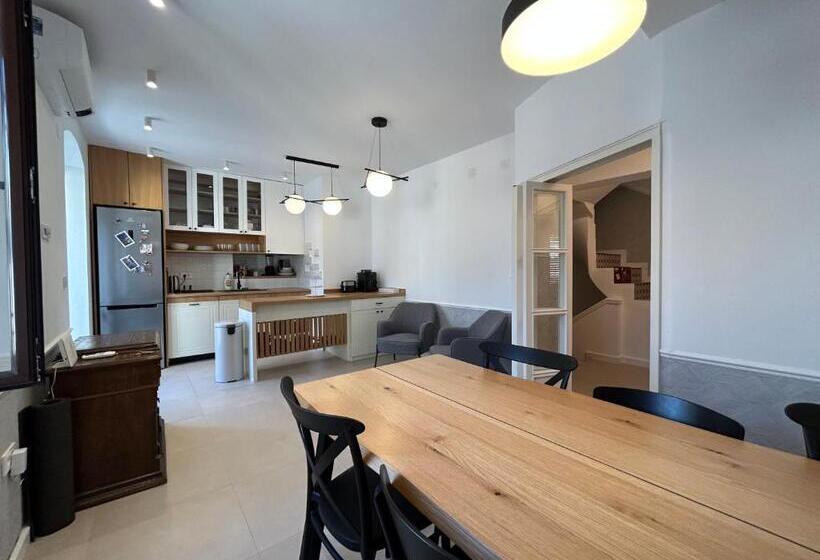 آپارتمان 1 خوابه با تراس, Kotor Nest