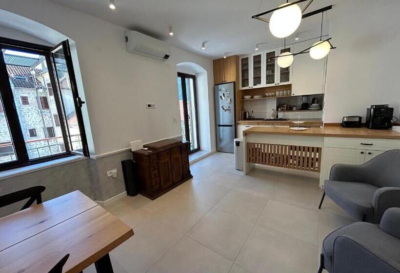 آپارتمان 1 خوابه با تراس, Kotor Nest